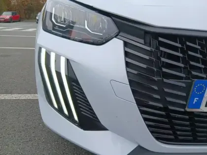 Photo 15 Peugeot 208  Hybrid 110 e-DCS6