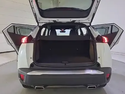 Photo 38 Peugeot 2008  PureTech 130 S&S EAT8