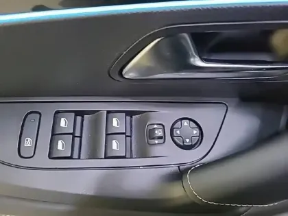 Photo 31 Peugeot 2008  PureTech 130 S&S EAT8