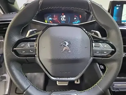 Photo 8 Peugeot 2008  PureTech 130 S&S EAT8