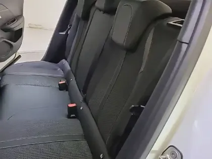 Photo 11 Peugeot 2008  PureTech 130 S&S EAT8