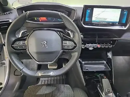 Photo 7 Peugeot 2008  PureTech 130 S&S EAT8