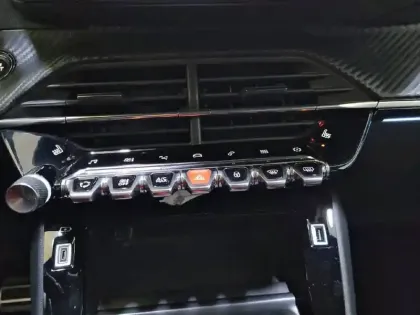 Photo 57 Peugeot 2008  PureTech 130 S&S EAT8