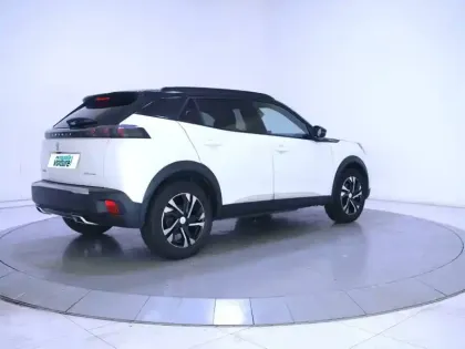 Photo 70 Peugeot 2008  PureTech 130 S&S EAT8
