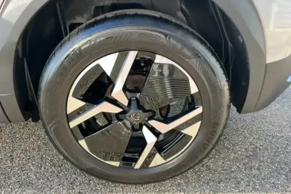 Photo 66 Peugeot 2008  PureTech 100 S&S BVM6