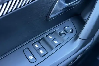 Photo 53 Peugeot 2008  PureTech 100 S&S BVM6