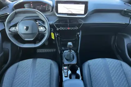 Photo 71 Peugeot 2008  PureTech 100 S&S BVM6