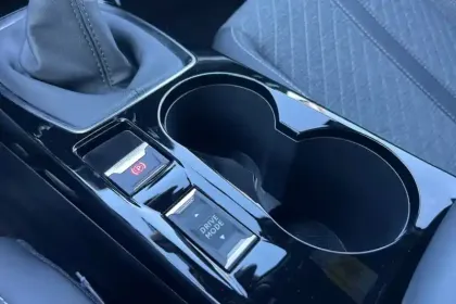 Photo 27 Peugeot 2008  PureTech 100 S&S BVM6