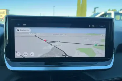 Photo 19 Peugeot 2008  PureTech 100 S&S BVM6