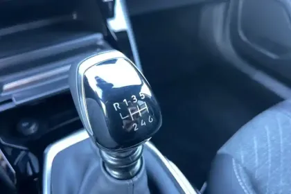 Photo 54 Peugeot 2008  PureTech 100 S&S BVM6