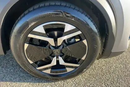 Photo 64 Peugeot 2008  PureTech 100 S&S BVM6