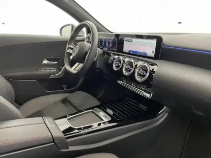 Photo 30 Mercedes Classe A  180 7G-DCT