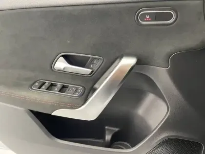 Photo 24 Mercedes Classe A  180 7G-DCT