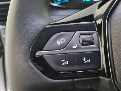 Photo 26 Peugeot 208  Electrique 50 kWh 136ch