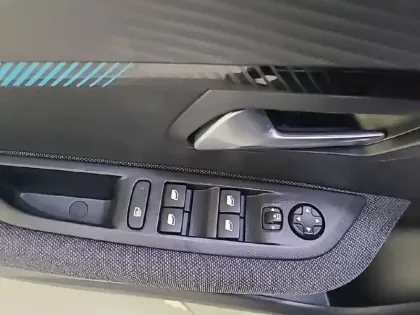 Photo 29 Peugeot 208  Electrique 50 kWh 136ch