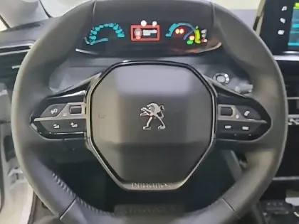 Photo 8 Peugeot 208  Electrique 50 kWh 136ch