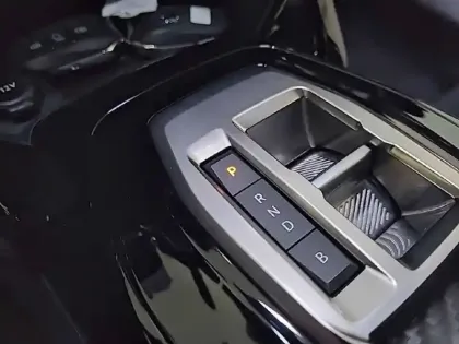 Photo 13 Peugeot 208  Electrique 50 kWh 136ch