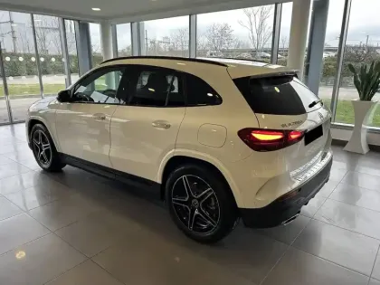 Photo 18 Mercedes GLA  200 d 8G-DCT