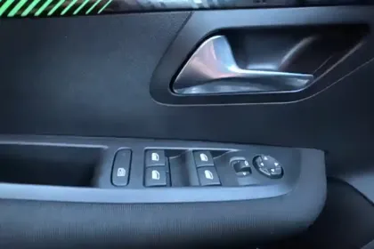 Photo 73 Peugeot 208  PureTech 100 S&S BVM6