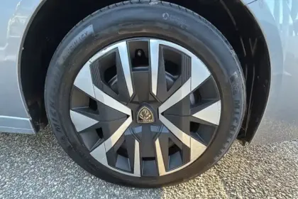 Photo 76 Peugeot 208  PureTech 100 S&S BVM6