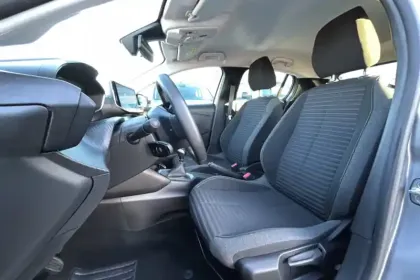 Photo 60 Peugeot 208  PureTech 100 S&S BVM6