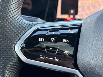 Photo 23 Volkswagen Golf  1.4 Hybrid Rechargeable OPF 245 DSG6