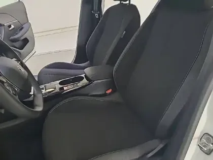 Photo 10 Peugeot 208  Electrique 50 kWh 136ch