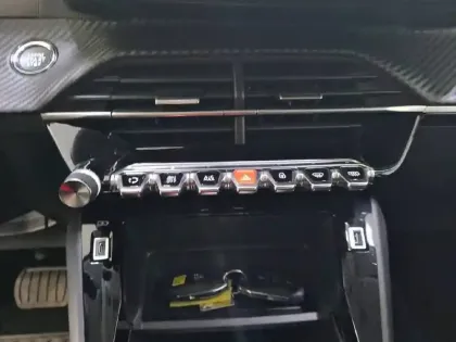 Photo 24 Peugeot 208  Electrique 50 kWh 136ch