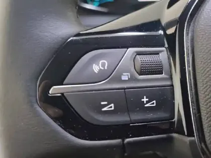 Photo 27 Peugeot 208  Electrique 50 kWh 136ch