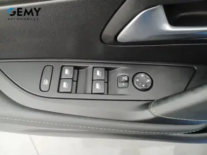 Photo 11 Peugeot 208  Electrique 50 kWh 136ch