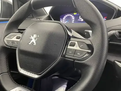 Photo 28 Peugeot 3008  Hybrid 136 e-DCS6