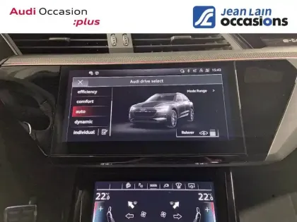 Photo 38 Audi E-tron Q8  55 408 ch 114 kWh Quattro