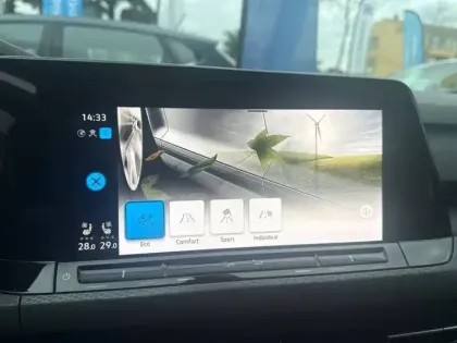 Photo 17 Volkswagen Golf  2.0 TDI SCR 200 DSG7