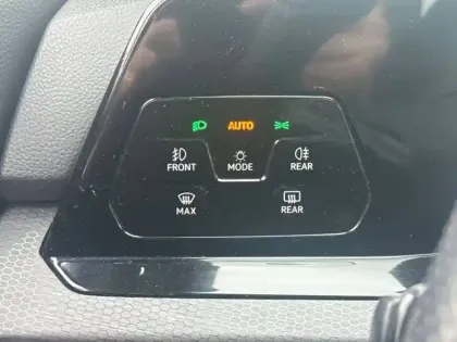 Photo 27 Volkswagen Golf  2.0 TDI SCR 200 DSG7