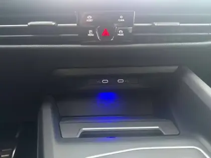 Photo 23 Volkswagen Golf  2.0 TDI SCR 200 DSG7