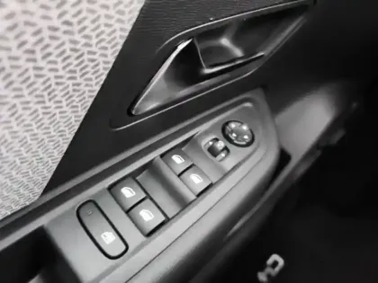 Photo 19 Citroën C4  PureTech 130 S&S EAT8 Shine