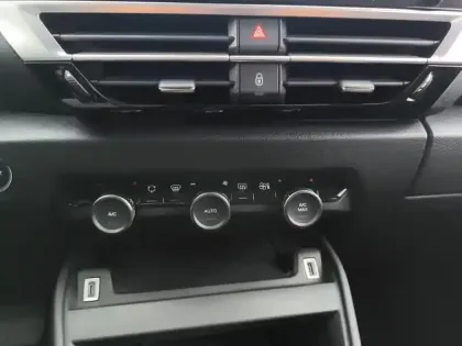 Photo 12 Citroën C4  PureTech 130 S&S EAT8 Shine