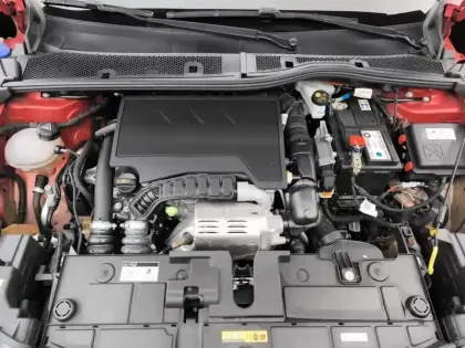 Photo 6 Citroën C4  PureTech 130 S&S EAT8 Shine