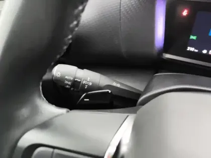 Photo 16 Citroën C4  PureTech 130 S&S EAT8 Shine