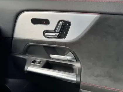 Photo 18 Mercedes GLA 200 AMG Line