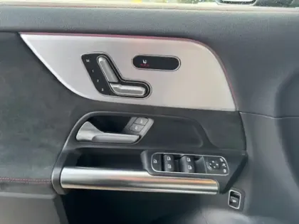 Photo 15 Mercedes GLA 200 AMG Line