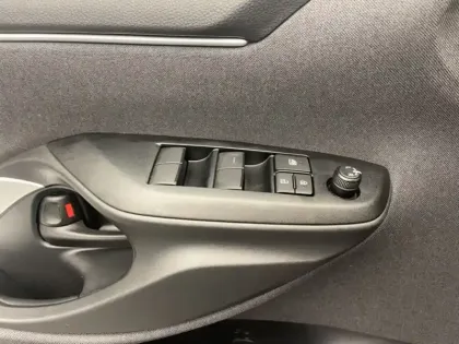 Photo 12 Toyota Yaris Hybride 116h Dynamic