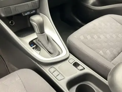 Photo 14 Toyota Yaris Hybride 116h Dynamic