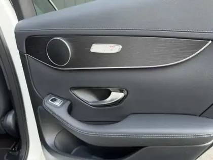 Photo 15 Mercedes Classe GLC SUV 300de 4MATIC Avantgarde Line