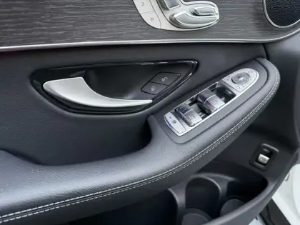 Photo 23 Mercedes Classe GLC SUV 300de 4MATIC Avantgarde Line