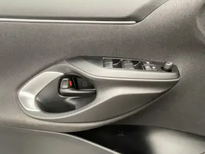 Photo 11 Toyota Yaris Hybride 116h Dynamic