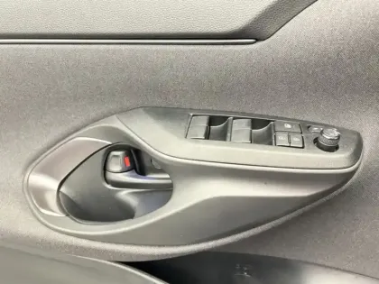 Photo 12 Toyota Yaris Hybride 1.5 HYBRID 116H GR SPORT / SMART CONNECT