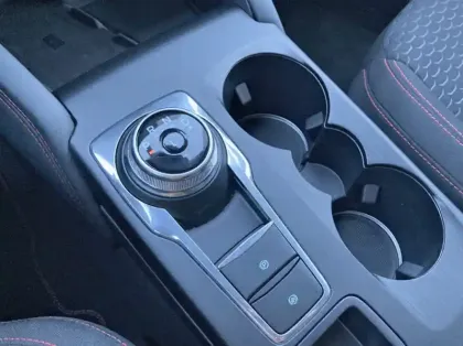 Photo 7 Ford Kuga 2.5 Duratec 180ch Hybrid FlexiFuel ST-Line Powershift