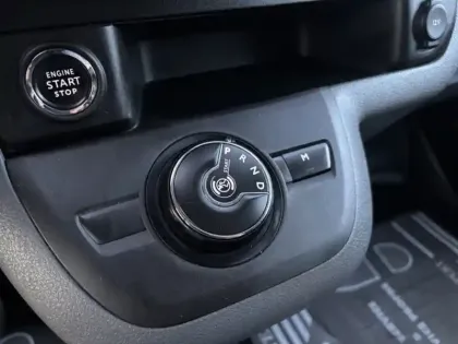 Photo 20 Toyota Proace 2.0 D MED Cab Approf 180 D-4D AUTO BUSIN