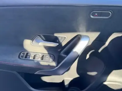 Photo 15 Mercedes Classe A 200 AMG Line